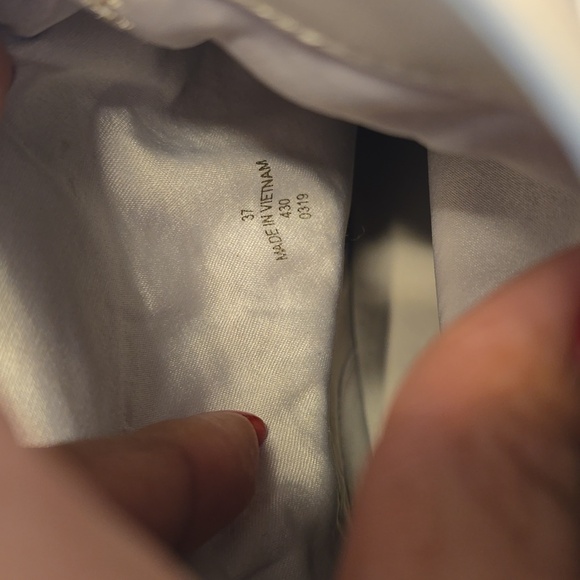 Guess Women's Slouchy Leather Ivory Ankle Boot sz 7 - Picture 12 of 12